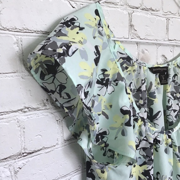 BANANA REPUBLIC | FLUTTER SLEEVE FLORAL BLOUSE - Picture 3 of 5